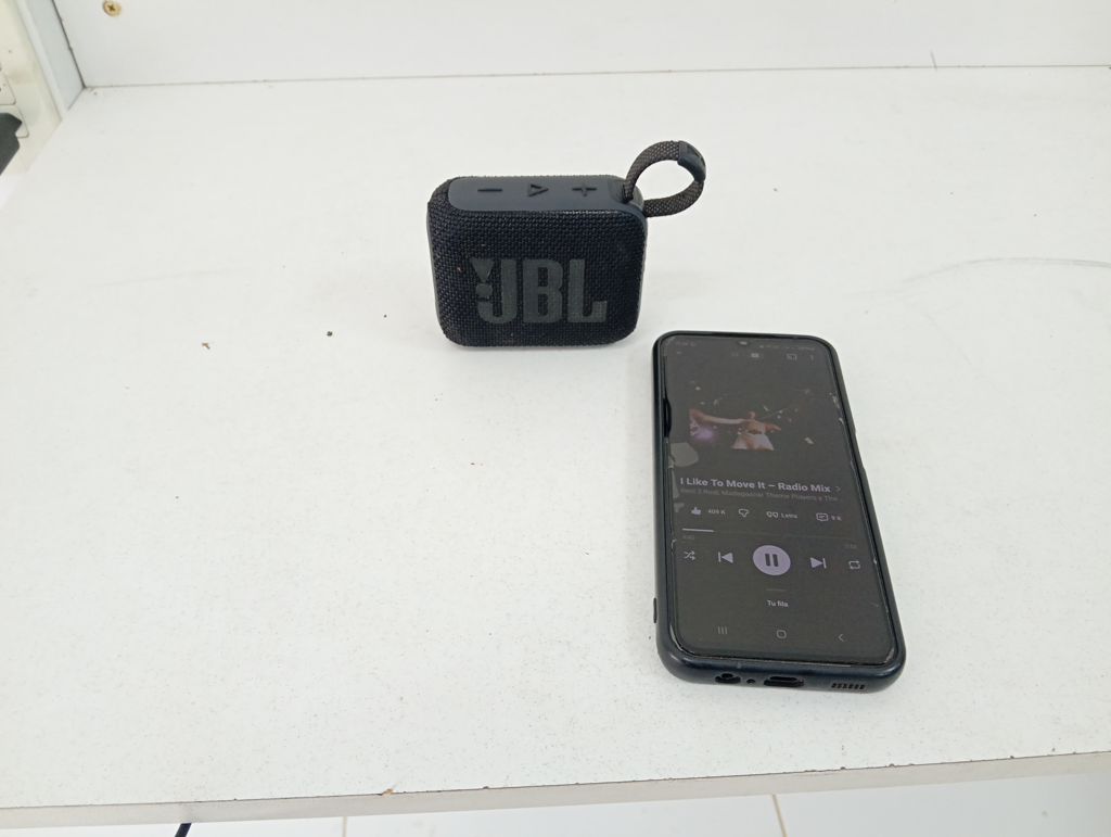 Speaker Potencia Watts 1 Marca Jbl Sin Control Modelo Go4 Usado En Buen Estado Sin Caja Acc Bt Colgante